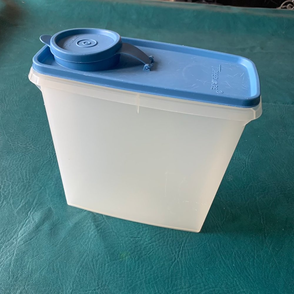 Tupperware dry food cereal keeper container #470 #469 flip top lid